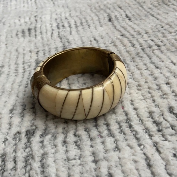 Cream and gold bangle - Picture 1 of 3